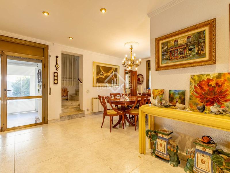 Foto ecd44ba8-37ef-40d6-b170-6bd749df9468. Chalet avec parking piscine dans Lluminetes Castelldefels