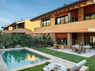 Chalet in Regencós. Exclusiva casa unifamiliar de obra nueva con jardín y piscina pr