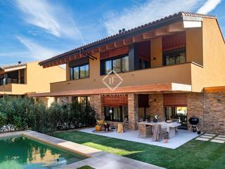 Xalet a Regencós. Exclusiva casa unifamiliar de obra nueva con jardín y piscina pr