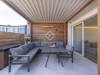 Penthouse in La Nova Esquerra de l´Eixample. Espectacular ático en excelentes condiciones con tres dormitorio