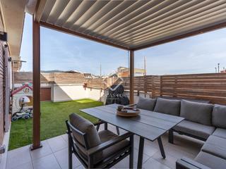 Attique à La Nova Esquerra de l´Eixample. Espectacular ático en excelentes condiciones con tres dormitorio