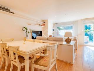 Chalet in Arxiu. Casa adosada de 273m2 en excelentes condiciones a la venta en ar