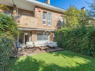 Chalet en Arxiu. Casa adosada de 273m2 en excelentes condiciones a la venta en ar