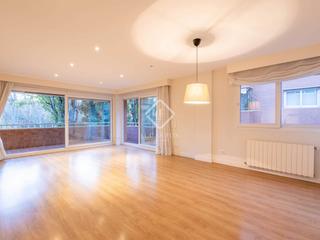 Location Appartement à Parc Central. Excelente piso en alquiler de 3 dormitorios y dos plazas de park