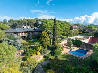 Chalet à Roca del Vallès (La). Elegante casa a la venta a pocos minutos andando del centro de l