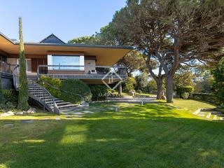 Xalet a Roca del Vallès (La). Elegante casa a la venta a pocos minutos andando del centro de l