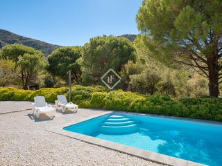 Chalet in Selva de Mar (La). Casa en selva de mar con jardín y piscina, rodeada de naturaleza