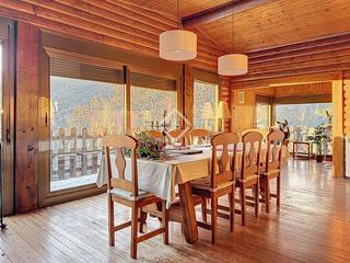 Chalet in Els Cortals. Chalet con 4 dormitorios y vistas panorámicas en venta en encamp