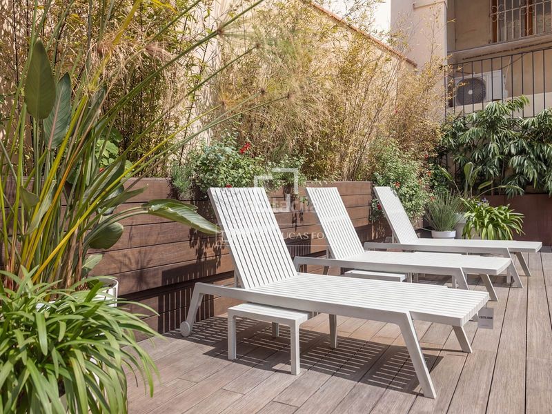 Foto b4f7659e-41fb-41d0-9109-a796acd2d9eb. Pis amb piscina a Raval Barcelona