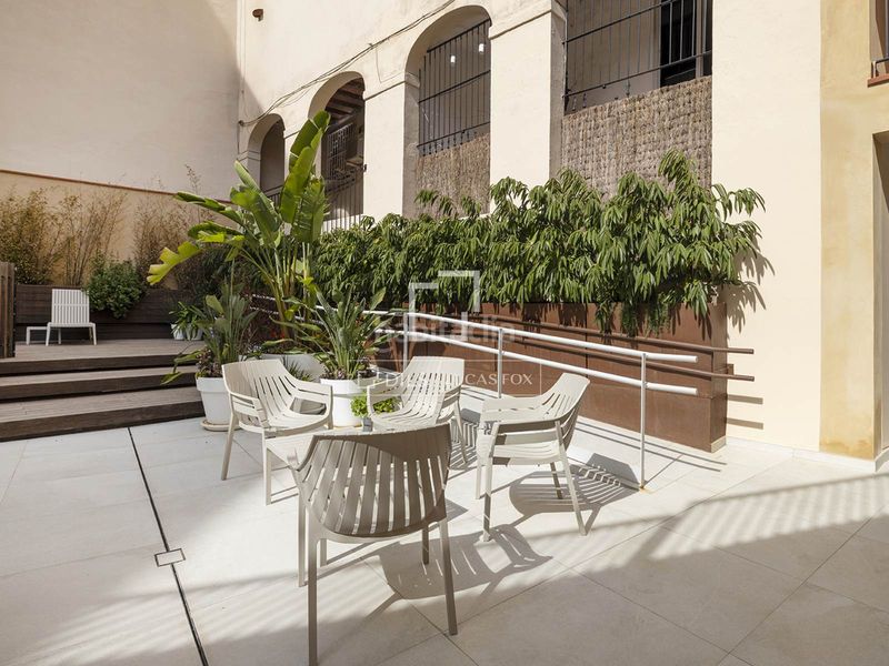 Foto ed313367-62b3-483a-9b92-c6dbedeacd94. Pis amb piscina a Raval Barcelona