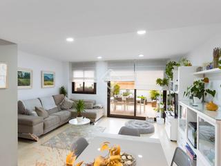 Chalet à Cabrils. Casa  villa en excelentes condiciones de 5 dormitorios en venta