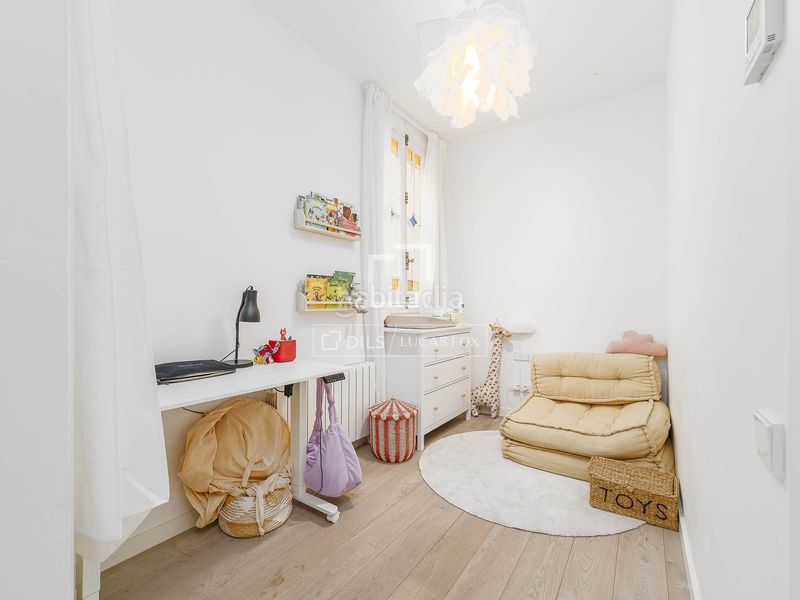 Foto 8f8b3068-ec3b-4240-a5f4-67fdf0e359c3. Piso  en excelentes condiciones de 2 dormitorios en venta en eixample derecho en Barcelona