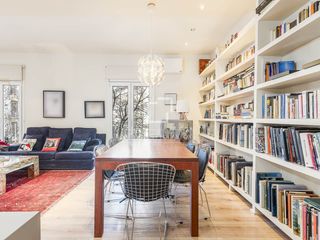 Piso en Sant Antoni. Piso en chaflán, todo exterior, con balcón corrido y listo para