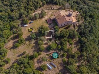 Bauernhof in Amer. Castillo románico del siglo x en venta en la selva, girona