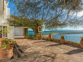 Chalet en L´Estartit Poble. Exclusiva villa mediterránea en primera línea de mar en lestarti