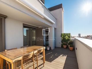 Àtic a Tres Torres. Ático en edificio del 2020 de 1 dormitorio con 38m terraza en ve