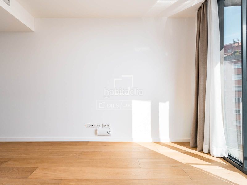 Foto 0ea49279-45ae-4759-84ad-38b2647df2f7. Àtic amb calefacció aparcament piscina a Putget - Farró Barcelona