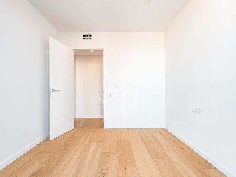 Foto 8cc41d0d-f51c-4ddb-ab95-9691f66ac3f3. Àtic amb calefacció aparcament piscina a Putget - Farró Barcelona