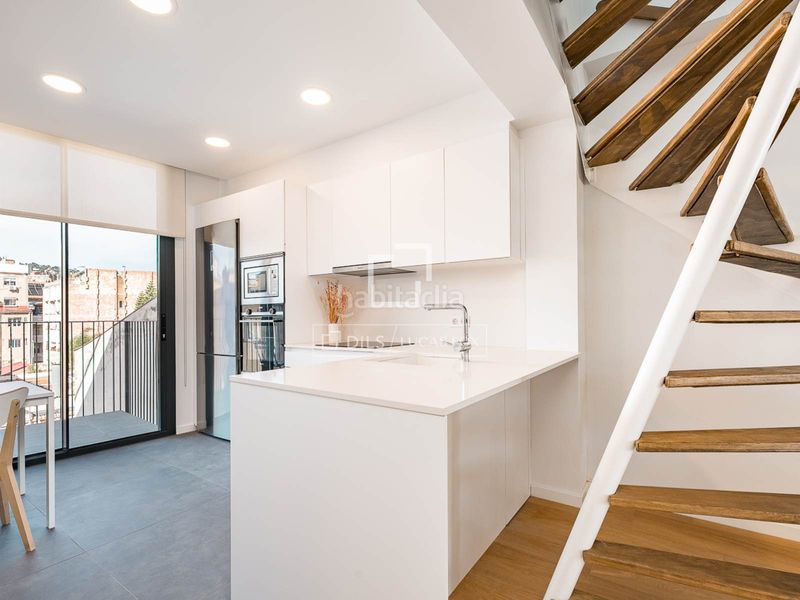 Foto 9b037925-6aa7-4083-b80f-dda561a65853. Àtic amb calefacció aparcament piscina a Putget - Farró Barcelona