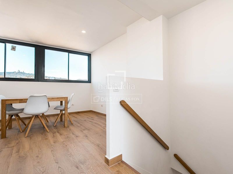 Foto bf688e44-f229-41af-a8e6-5ff8a42e4db4. Àtic amb calefacció aparcament piscina a Putget - Farró Barcelona