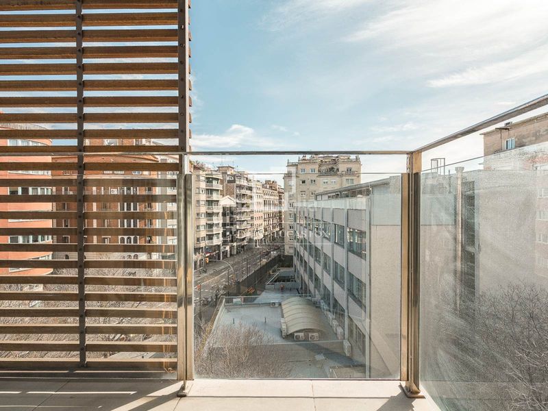 Foto f92727b7-fdbf-46c5-ab80-677a5f01dd47. Àtic amb calefacció aparcament piscina a Putget - Farró Barcelona