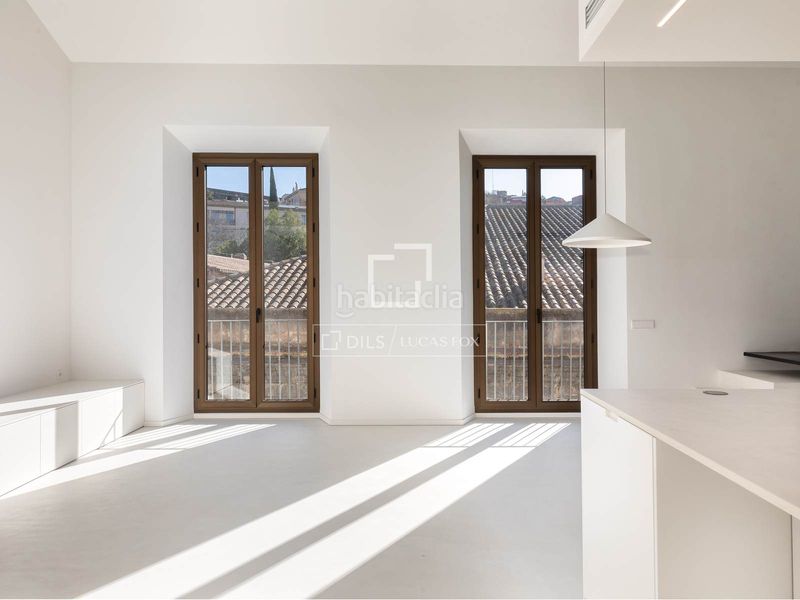 Foto 1c77fc16-2771-4b72-94b7-60cd1fb8950c. Àtic amb calefacció aparcament a Centre-Barri Vell Girona