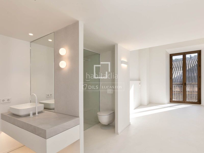 Foto 1ee1a229-208f-4c97-aa24-5e9b924f9324. Àtic amb calefacció aparcament a Centre-Barri Vell Girona