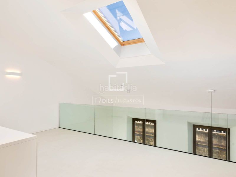 Foto 2b4a2446-84c4-49e4-8a30-7b26d266619e. Àtic amb calefacció aparcament a Centre-Barri Vell Girona