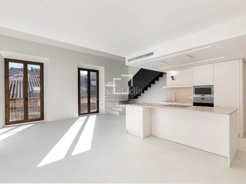 Foto 51a3656e-2967-4f7f-8a66-5166c8519c78. Àtic amb calefacció aparcament a Centre-Barri Vell Girona