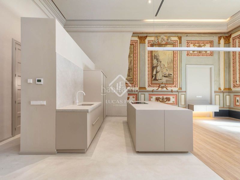 Foto 6aa4c48d-b148-42c7-b124-2ca5d73e14f0. Àtic amb calefacció aparcament a Centre-Barri Vell Girona