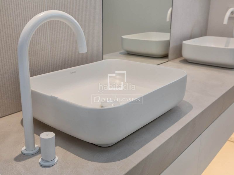 Foto 8afaf02a-22f1-4d95-87b2-d6d9efadb83e. Àtic amb calefacció aparcament a Centre-Barri Vell Girona