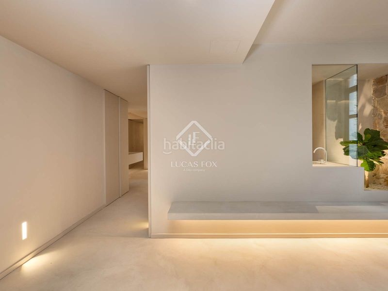 Foto 92de5974-157e-4b96-b121-a71d56c2c09e. Àtic amb calefacció aparcament a Centre-Barri Vell Girona