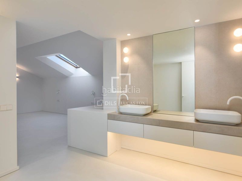 Foto 976a6458-cd0b-444d-8e50-a8db8c2a8622. Àtic amb calefacció aparcament a Centre-Barri Vell Girona