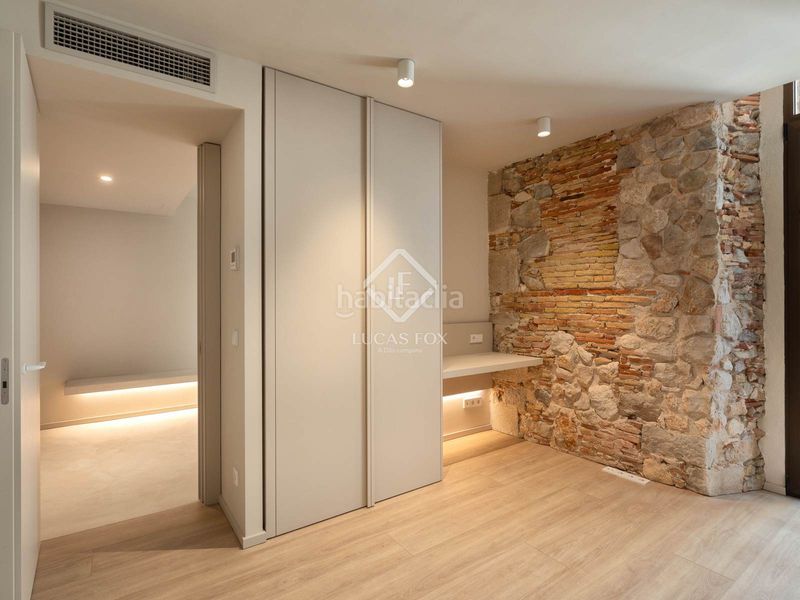 Foto cb520782-b4c2-4f3c-a71d-7c5f39a78bed. Àtic amb calefacció aparcament a Centre-Barri Vell Girona