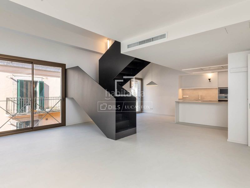 Foto 07a149f9-3baf-40b8-b456-5bb0f6e630da. Àtic amb calefacció aparcament a Centre-Barri Vell Girona