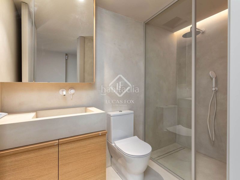 Foto 3cb40ead-b9d1-49e6-b4fc-d20f9dab48a3. Àtic amb calefacció aparcament a Centre-Barri Vell Girona