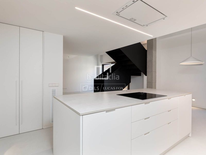 Foto 4b1cb410-8c90-4124-b403-bb3c6b774d37. Àtic amb calefacció aparcament a Centre-Barri Vell Girona