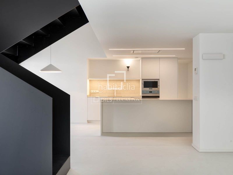 Foto 637604d3-00c0-4ab5-9868-f02189e82136. Àtic amb calefacció aparcament a Centre-Barri Vell Girona