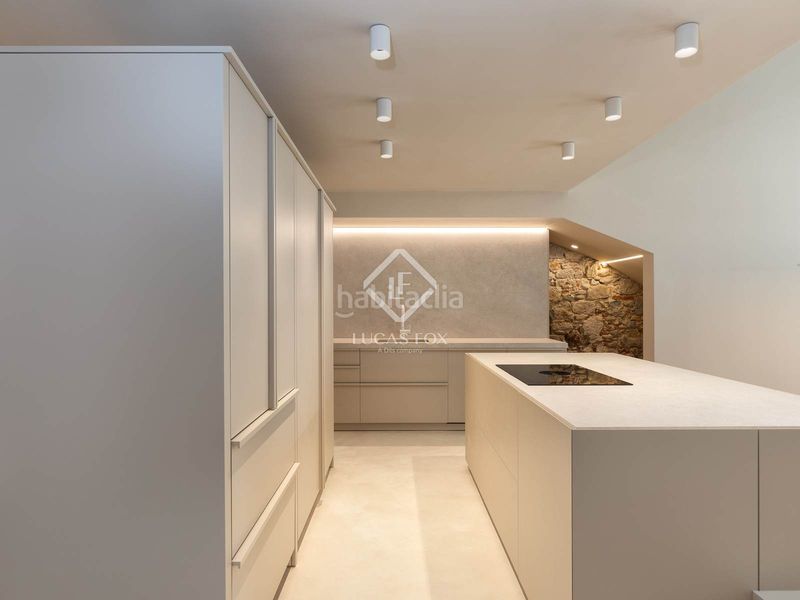 Foto 7b0e4931-a73e-41ae-8808-e22f5ca92223. Àtic amb calefacció aparcament a Centre-Barri Vell Girona