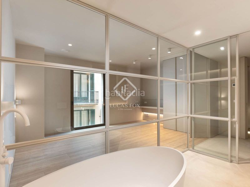 Foto 82621f02-8cba-43d7-ae29-f28567aade14. Àtic amb calefacció aparcament a Centre-Barri Vell Girona