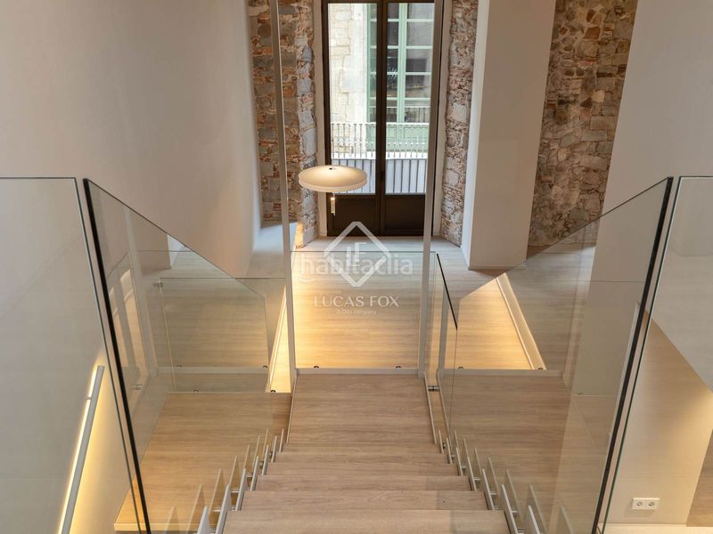 Foto ee5a3ab2-e24f-4f47-89ff-6badbcffc4a7. Àtic amb calefacció aparcament a Centre-Barri Vell Girona