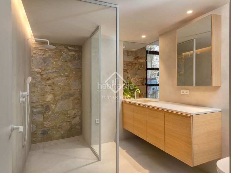 Foto fbce36d3-2549-4356-8259-82ef422158bb. Àtic amb calefacció aparcament a Centre-Barri Vell Girona