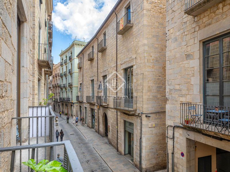 Foto 050ce4de-72b3-4083-a5bc-c72ae76c998d. Àtic amb calefacció aparcament a Centre-Barri Vell Girona