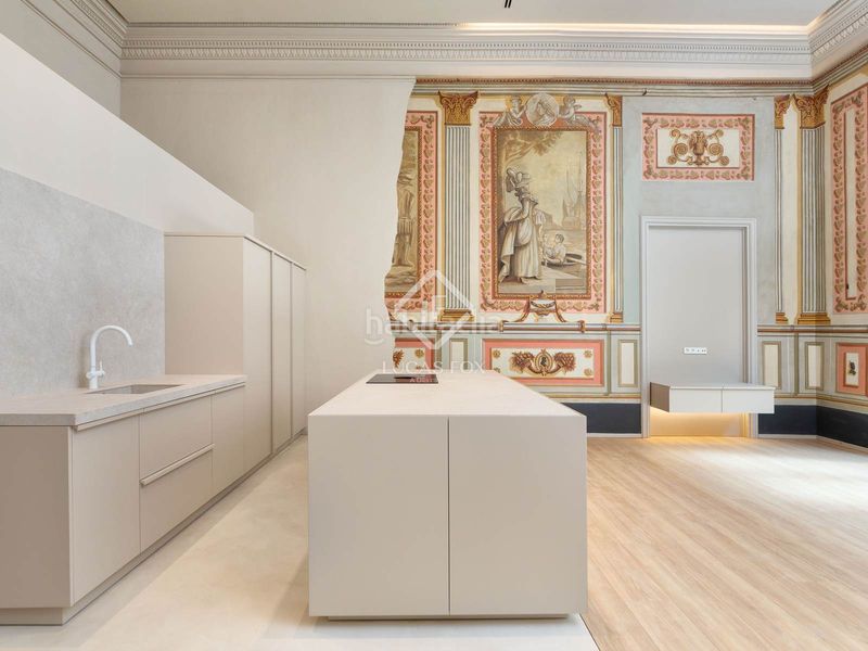 Foto 226b1cf3-e1f5-4c02-817e-7cb95d03eb60. Àtic amb calefacció aparcament a Centre-Barri Vell Girona