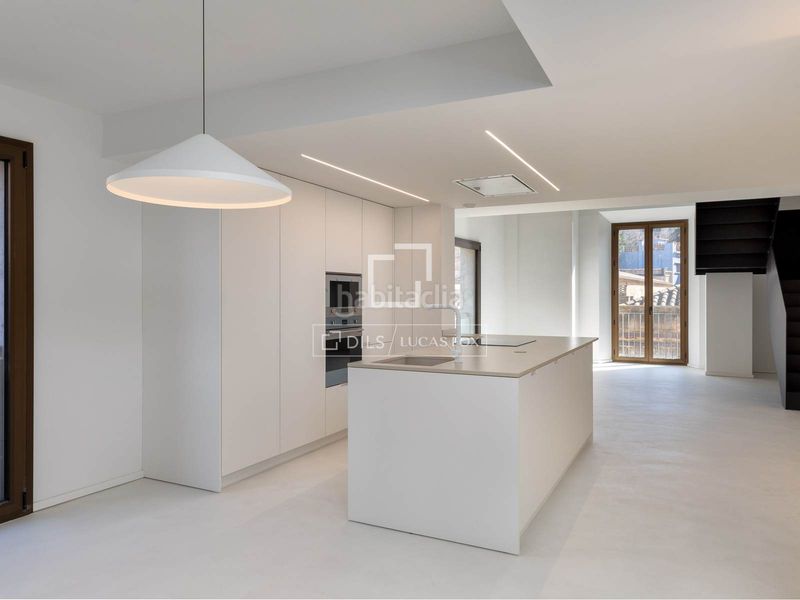 Foto 314e46ec-b715-46f8-b3b9-6e9b11bd4647. Àtic amb calefacció aparcament a Centre-Barri Vell Girona