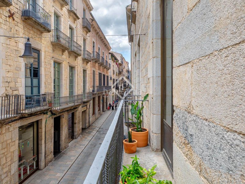 Foto 3703a5d2-af99-4285-9440-be5399b643c3. Àtic amb calefacció aparcament a Centre-Barri Vell Girona