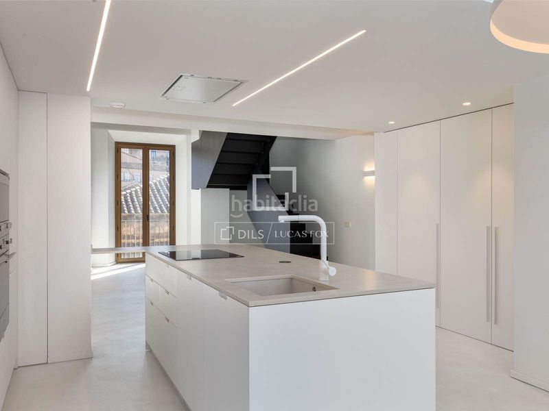 Foto 6b39197e-5ef8-42fb-afdd-481c7f461798. Àtic amb calefacció aparcament a Centre-Barri Vell Girona