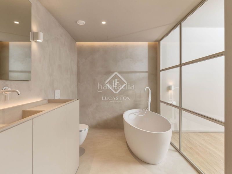 Foto a81e0966-96b4-49b7-947d-182aaad2257f. Àtic amb calefacció aparcament a Centre-Barri Vell Girona