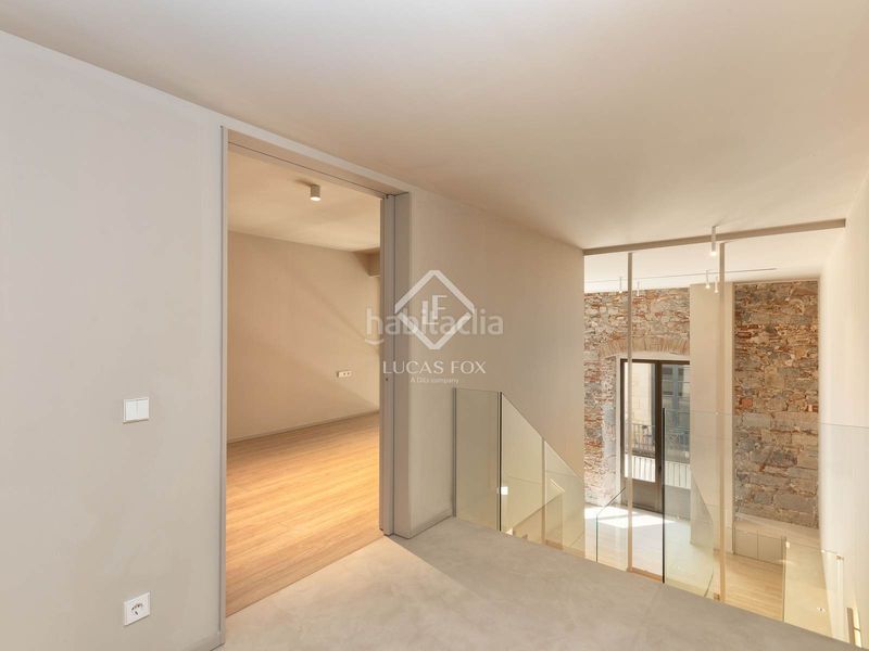 Foto b5a51c8b-9eff-465c-adf9-a80d200edc81. Àtic amb calefacció aparcament a Centre-Barri Vell Girona