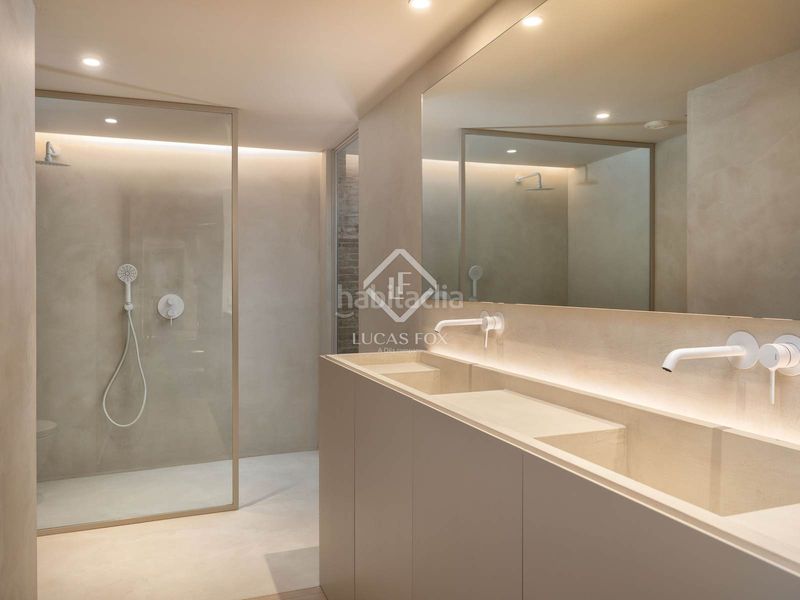 Foto dfc95ca0-4905-4b61-8f4c-02dc8988b82a. Àtic amb calefacció aparcament a Centre-Barri Vell Girona